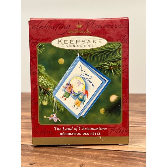 2001 HALLMARK ORNAMENT QX8282 THE LAND OF CHRISTMASTIME BOOK BY LINDA SICKMAN - Picture 1 of 13